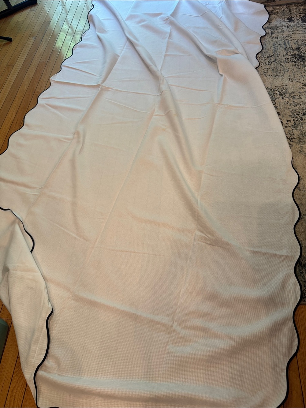White vintage Scalloped Edge table cloth 113”x57” with matching napkins.